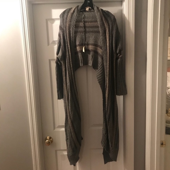 Gray and Beige High Low Sweater - Picture 2 of 6